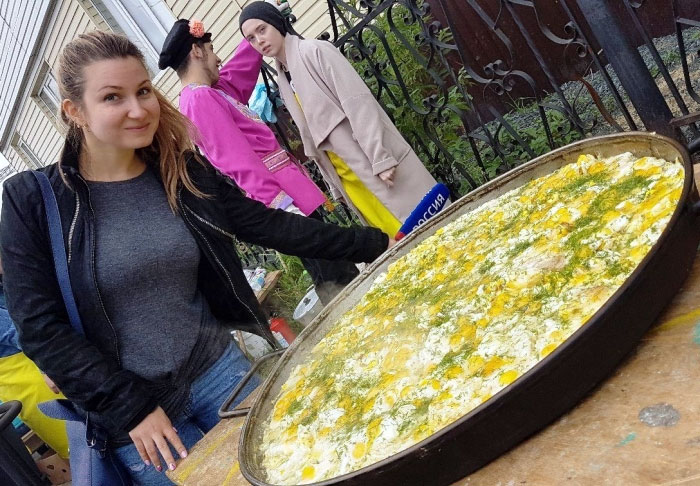 Яичницу из 1000 перепелиных яиц приготовили на Ямале