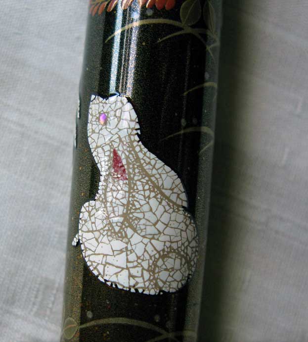 японская миниатюра (скорлупа перепелиного яйца, перламутр, лак)